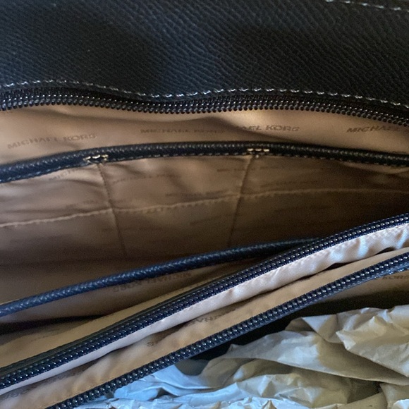 NWT Michael Kors Voyager East West Tote - Picture 6 of 8